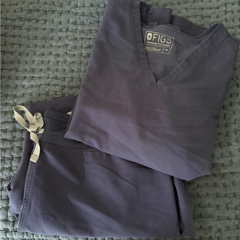 FIGS Navy Scrubs set